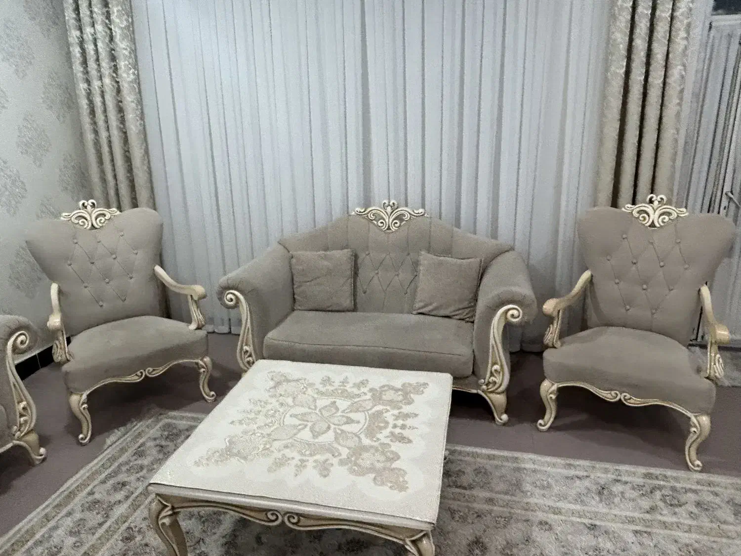 مبل ۷ نفره کلاسیک|مبلمان خانگی و میز عسلی|ایلام, |دیوار