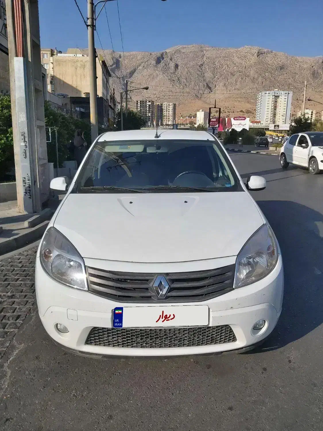 رنو ساندرو اتومات مدل ۹۸|خودرو سواری و وانت|شیراز, قصرالدشت|دیوار