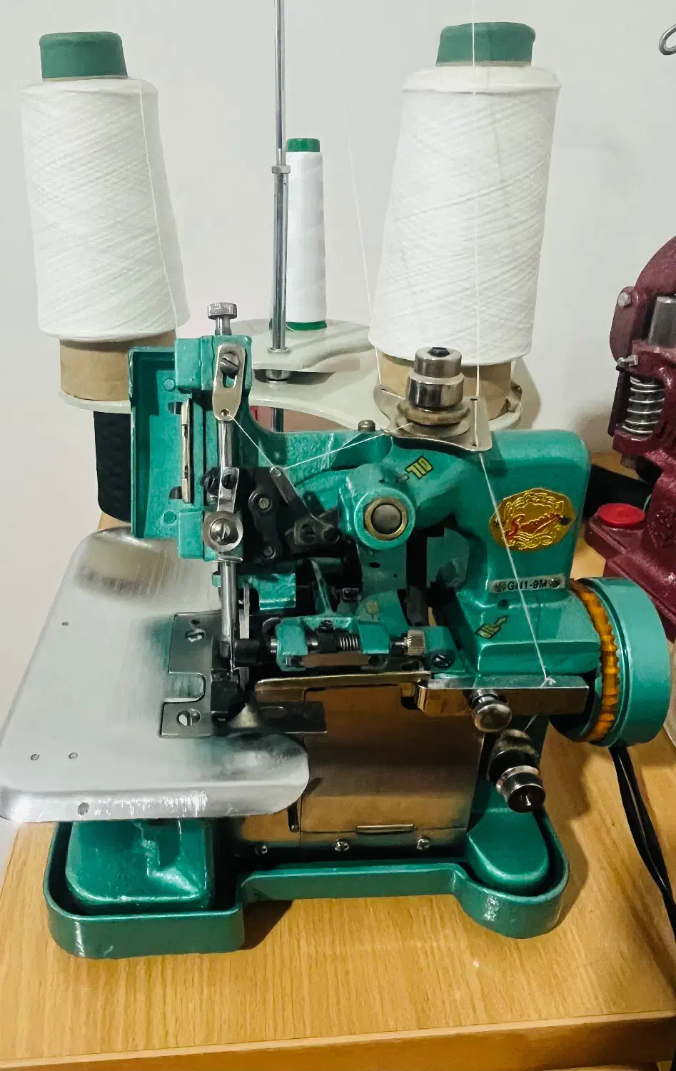 سردوز پروانه|چرخ خیاطی و ریسندگی|رشت, یخسازی|دیوار