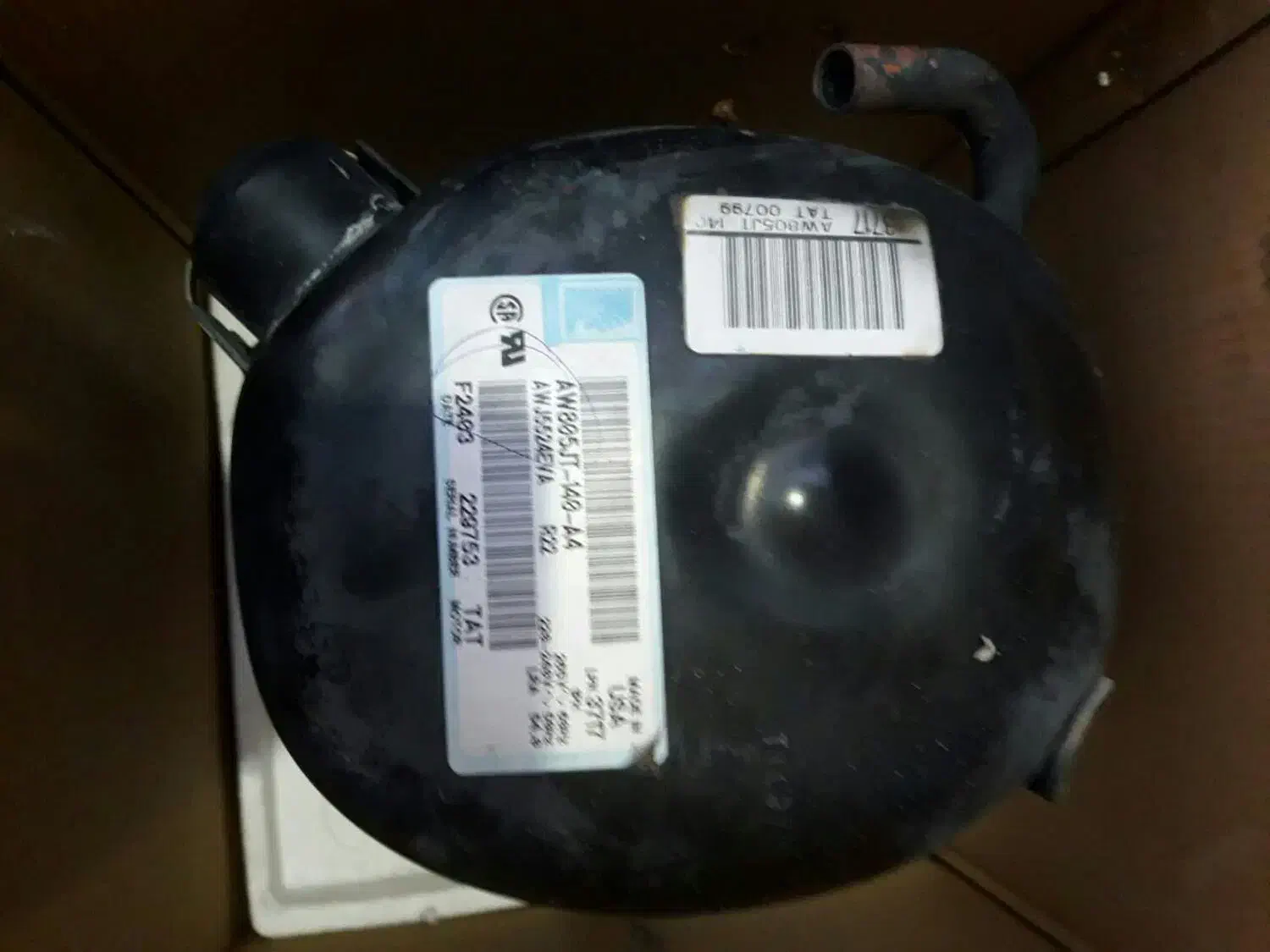 موتورسوخته کولرگازی امریکایی ۲۲۵۴ادبلیو|کولر گازی و فن‌کوئل|کارون, |دیوار