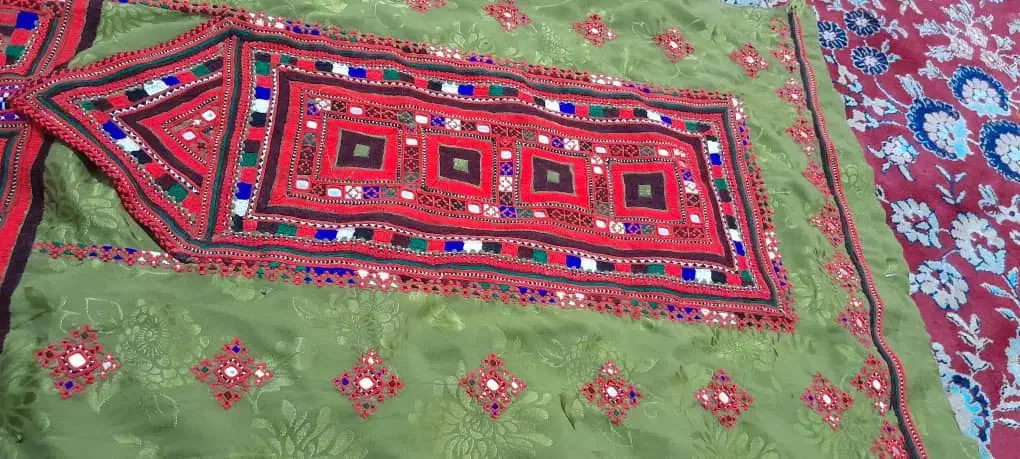 دست دوز|لباس|سیستان, |دیوار