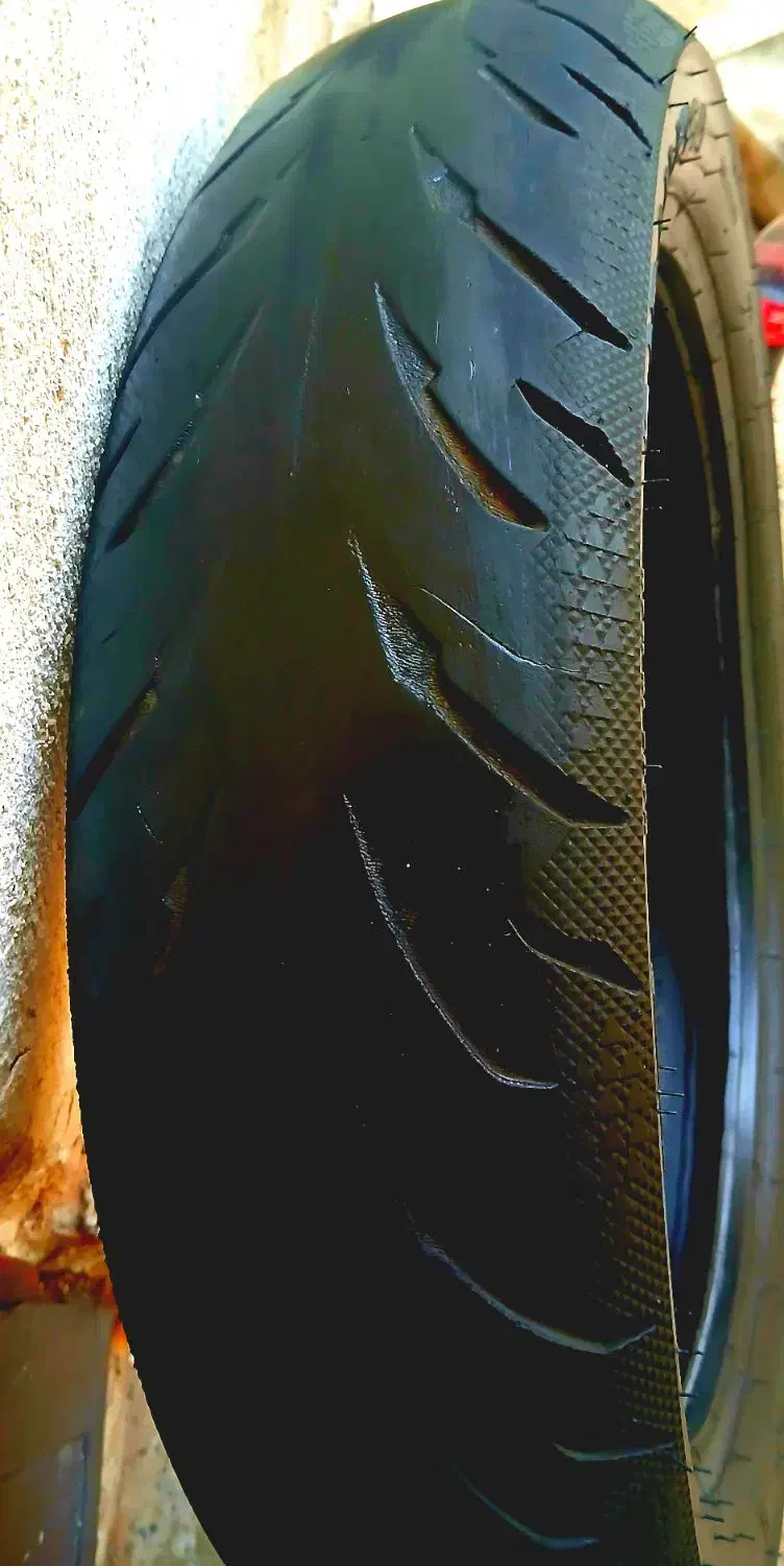 لاستیک عقب موتور سیکلت|قطعات یدکی و لوازم جانبی|رشت, دیانتی|دیوار