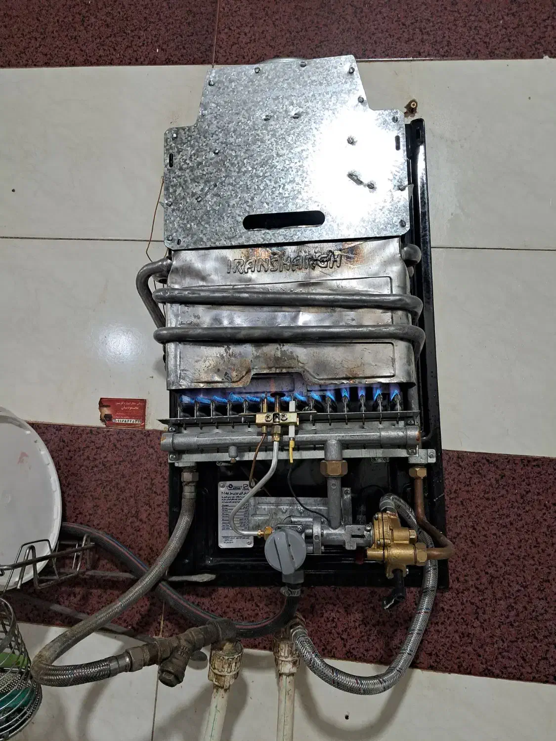 تعویض آبگرمکن کهنه با نو، تعمیر بخاری، آبگرمکن|آبگرمکن، پکیج، شوفاژ|خرم‌آباد, |دیوار