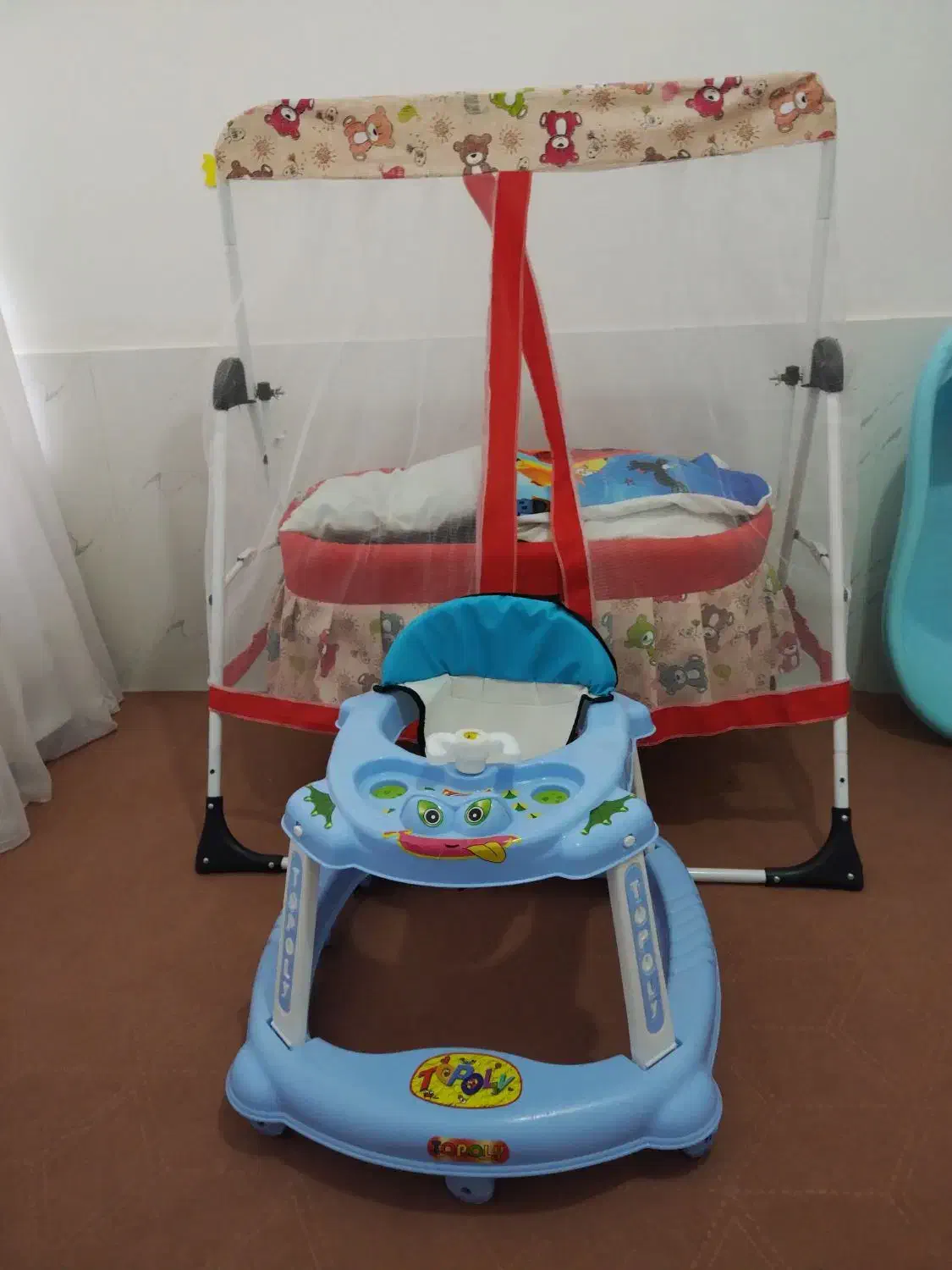 یک عدد گهواره و رورواک|اسباب و اثاث بچه|زاوه, |دیوار