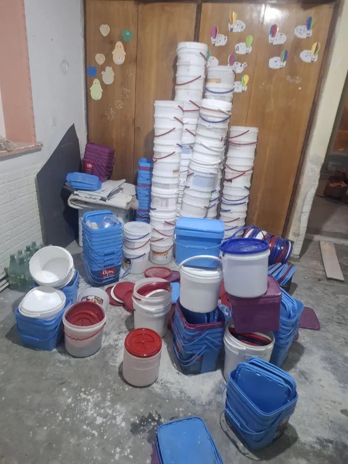 سطل|ظروف نگهدارنده، پلاستیکی، یک‌بارمصرف|ساوه, |دیوار