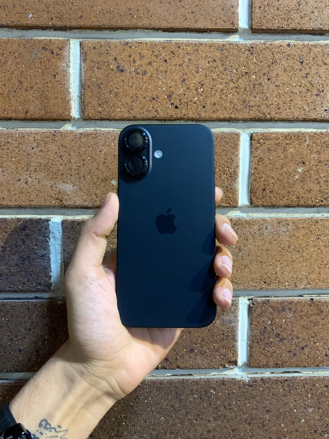 iPhone 16 نرمال|موبایل|مشهد, عنصری|دیوار