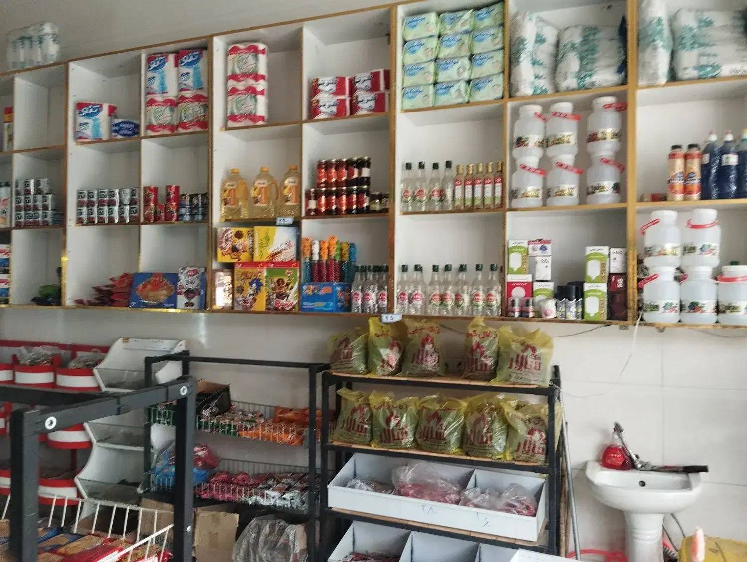 مغازه سوپر مارکت واگذار میگردد با تمامی اجناس|فروشگاه و مغازه|کاشمر, |دیوار