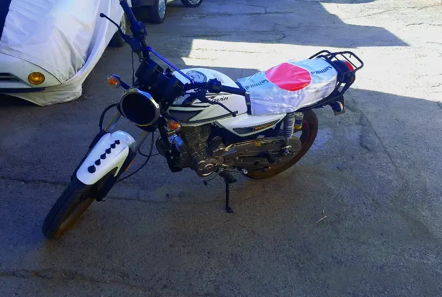 ساوین ۲۰۰ عروسک|موتورسیکلت|بروجرد, |دیوار