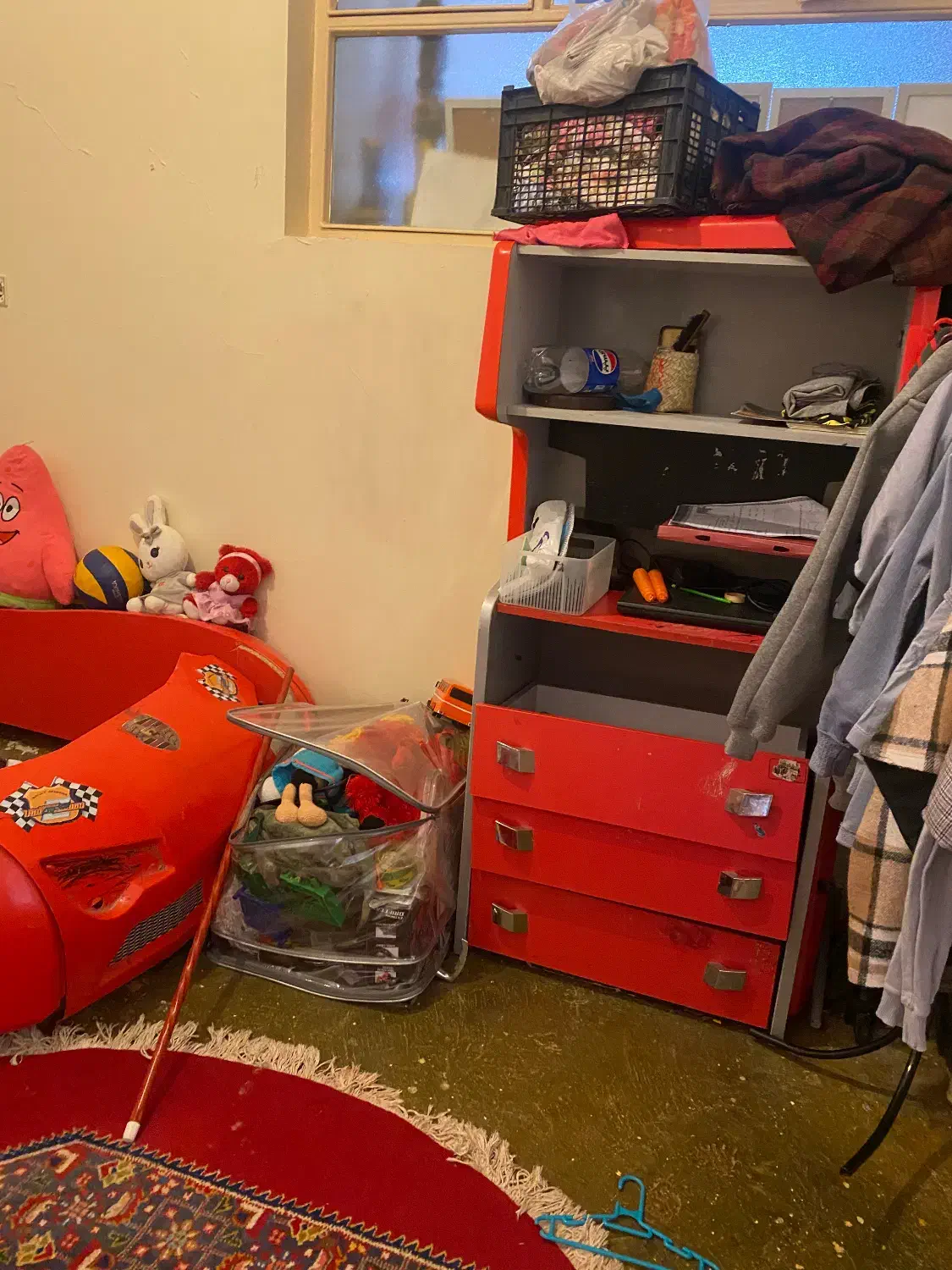 تخت و درایور پسرانه|تخت و سرویس خواب|کرمان, |دیوار