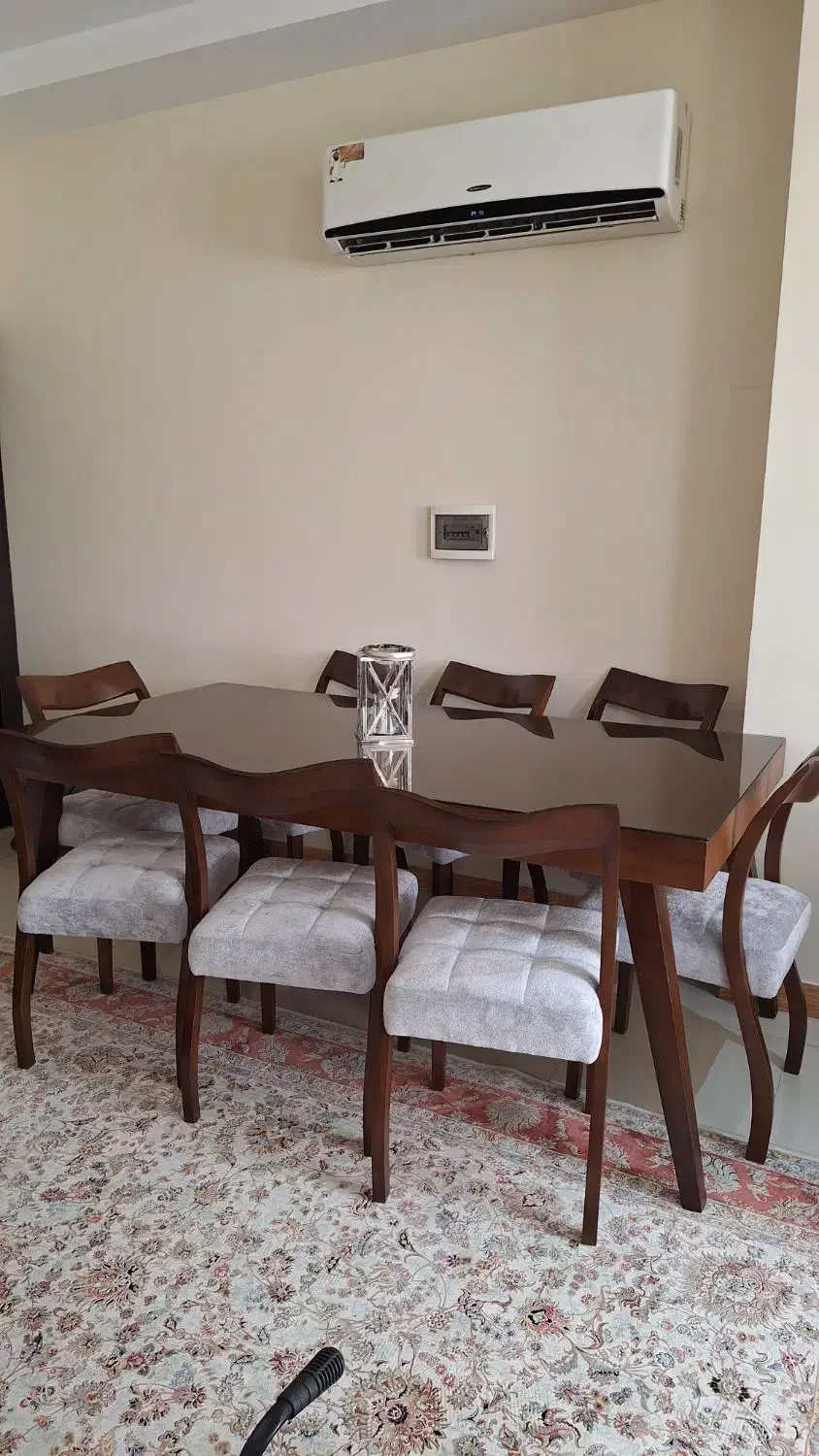 مبلمان راحتی و چوب ۷نفره با غذاخوری ۸نفره در حد نو|مبلمان خانگی و میز عسلی|تهران, سازمان برنامه جنوبی|دیوار