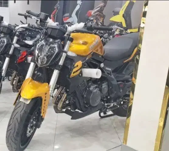 بنللی ۳۰۰ طلایی سری اخر 2025 اپشنال|موتورسیکلت|قم, سرحوض|دیوار