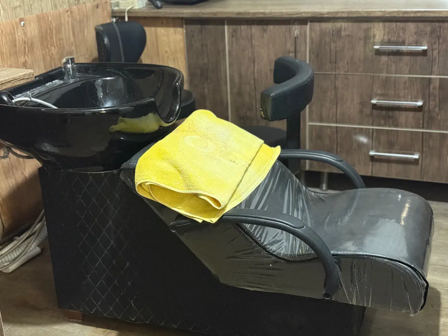 لوازم و وسایل سالن زیبایی در حد نو|آرایشگاه و سالن‌های زیبایی|اراک, |دیوار