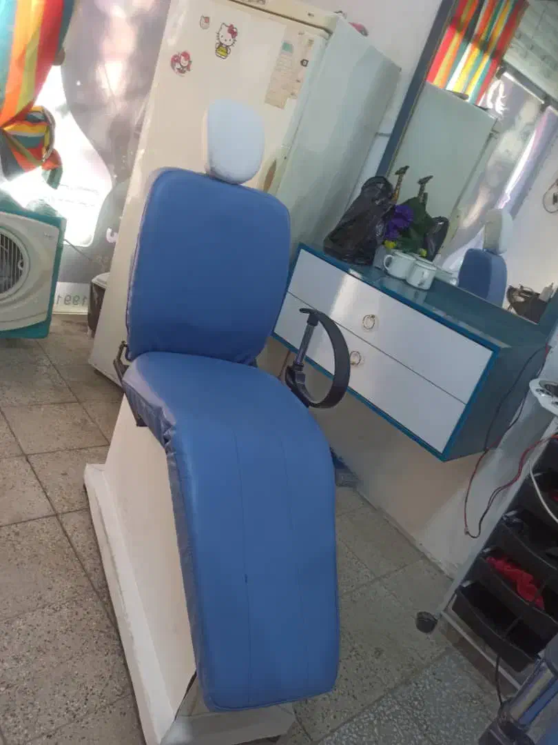 باکس اینه با صندلی ترح برقی کاملا سالم|آرایشگاه و سالنهای زیبایی|اسلامآباد غرب, |دیوار