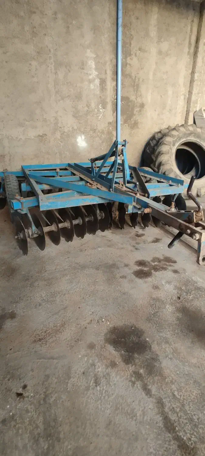 دیکس مقدسی|ماشین‌آلات صنعتی|نگین شهر, |دیوار