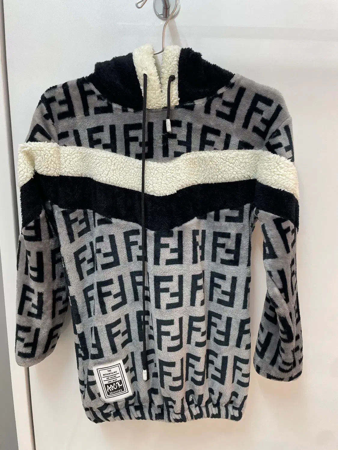 لباس پسرونه|لباس|قم, یزدان‌شهر|دیوار