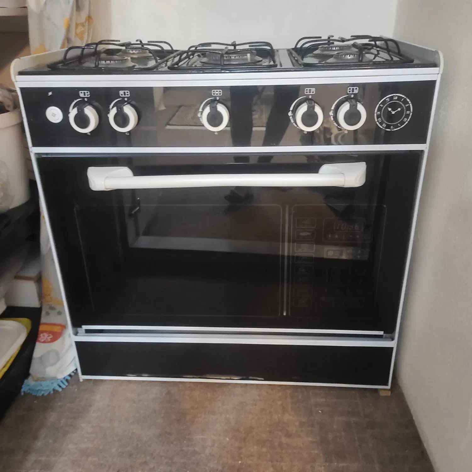 گاز پنج شعله طرح فر جا دار در حد نو سالم|اجاق گاز و لوازم برقی پختوپز|شاهینشهر, مخابرات (شهید بهشتی)|دیوار