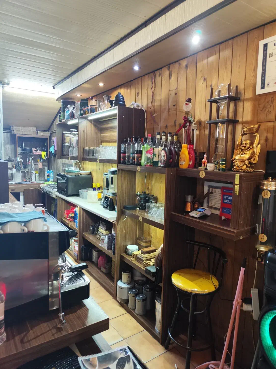 واگذاری کافی شاپ به صورت کامل با تجهیزات و دکور|کافی‌شاپ و رستوران|اصفهان, محمودیه|دیوار