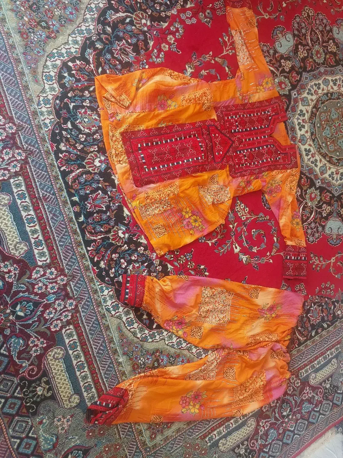 لباس|لباس|فردوس (خراسان), |دیوار