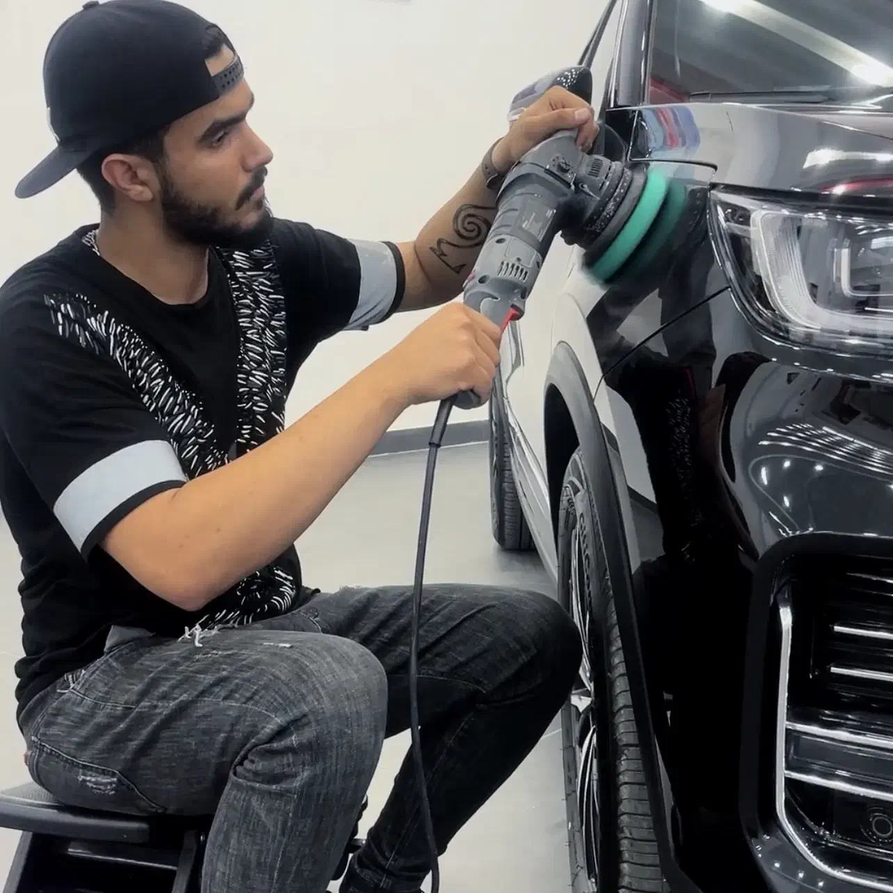 پولیش کار،نصاب شیشه دودی،کاور،روکش صندلی،لیسه گیر|خدمات موتور و ماشین|سنندج, |دیوار