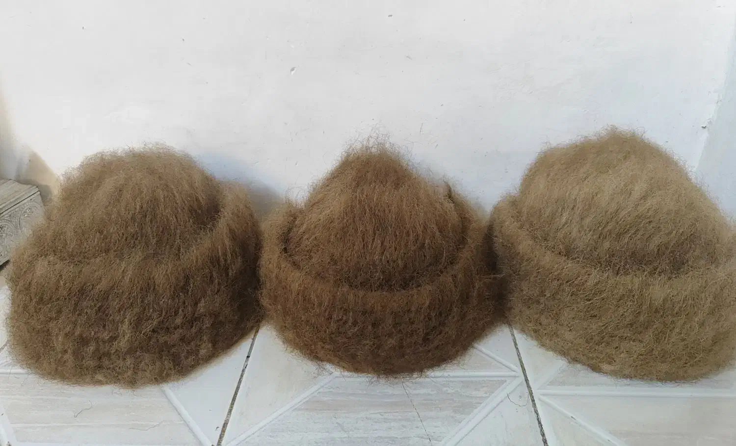 کلاه|لباس|آشخانه, |دیوار