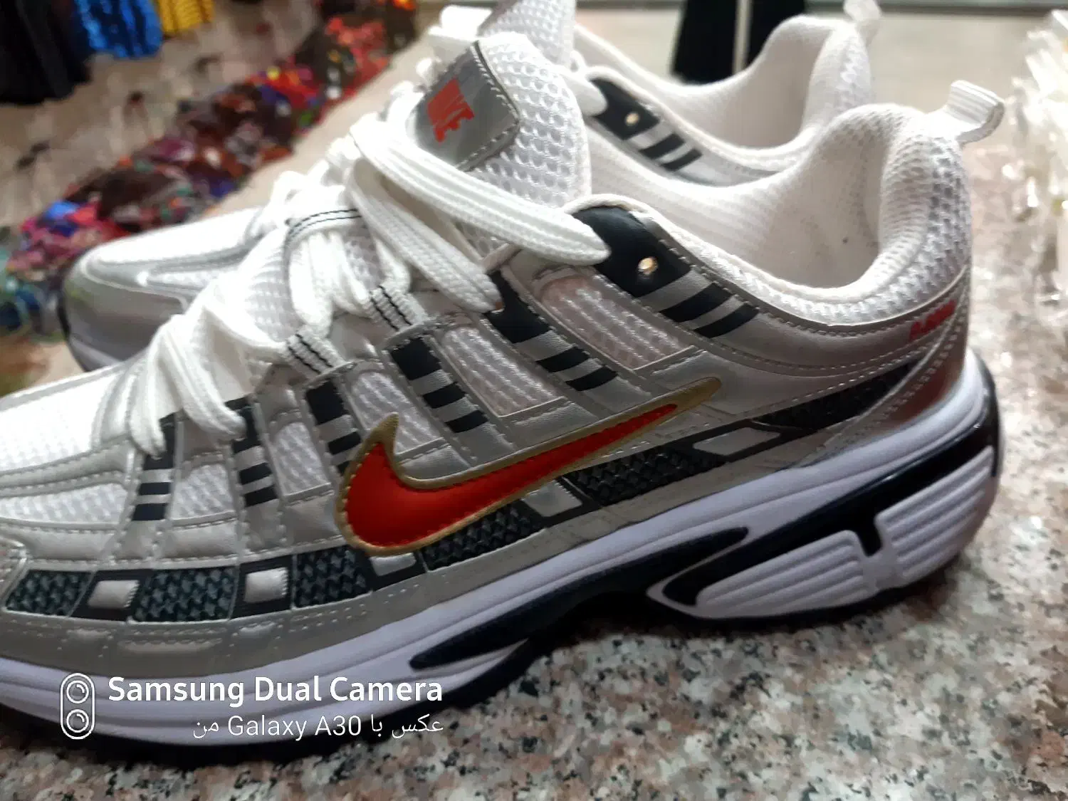 کتونی نایک|کیف، کفش، کمربند|سرعین, |دیوار