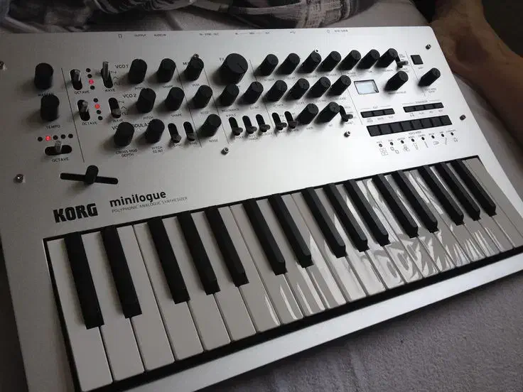 سینتی سایزر قدرتمند korg minilogue|پیانو، کیبورد، آکاردئون|رشت, شهرک صبا|دیوار