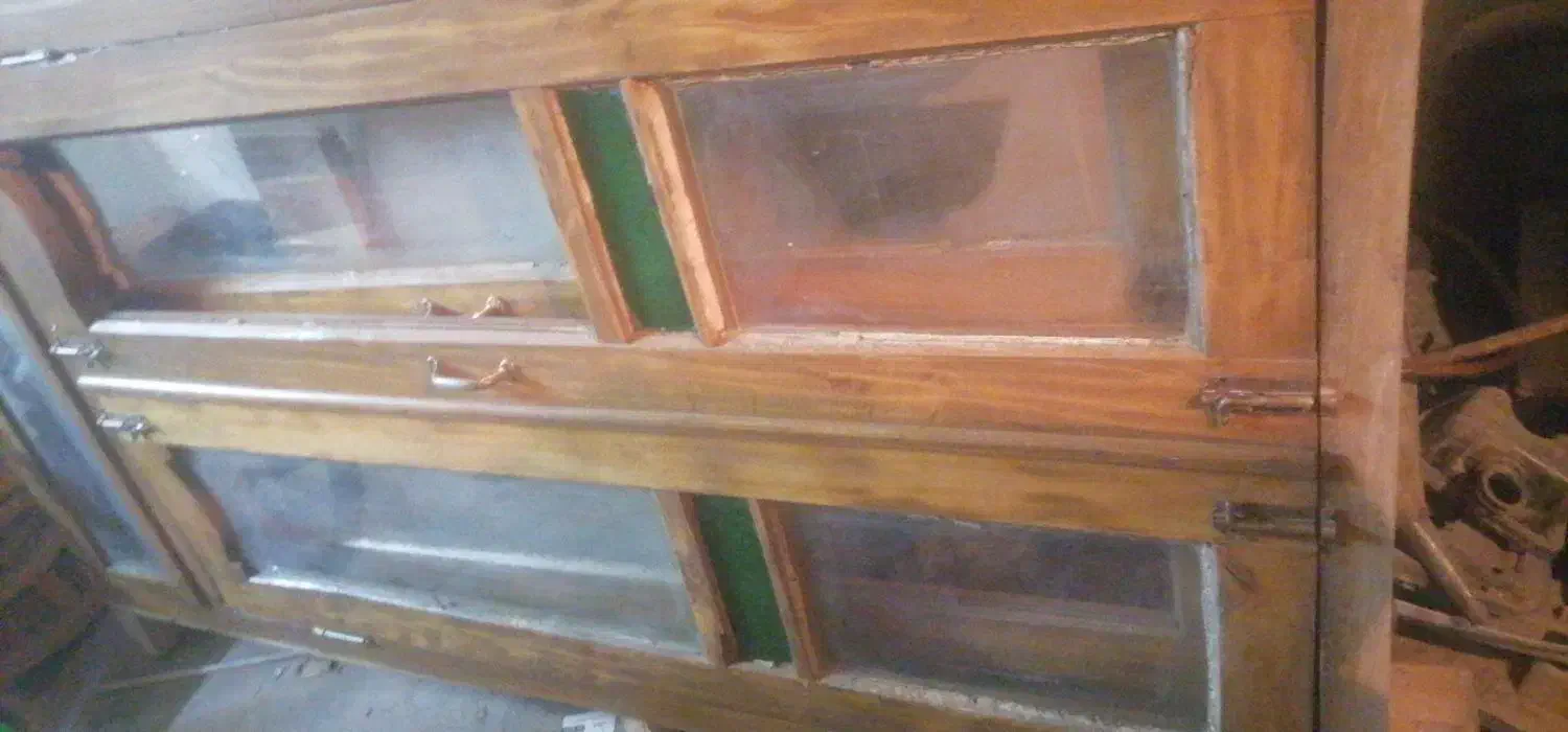 چند در و لنگه در قدیمی تمیز|کلکسیون اشیاء عتیقه|اصفهان, قلعه طبره|دیوار