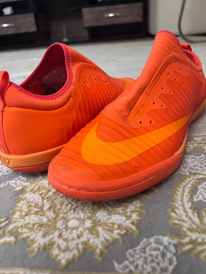 کتونی فوتبال سایز 44|کیف، کفش، کمربند|دماوند, گیلاوند|دیوار