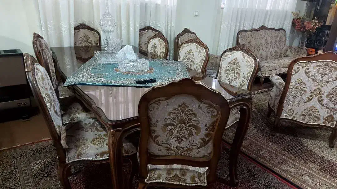 مبلمان کلاسیک ۷ نفره به همراه میز نهار خوری ۸ نفره|مبلمان خانگی و میز عسلی|رشت, لاکانی|دیوار