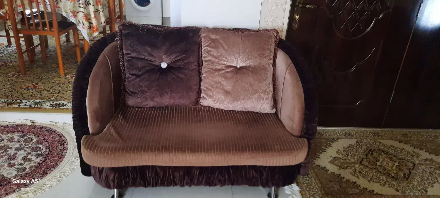 مبلمان  راحتی ۷نفره همراه با میز وسط و ۴میزعسلی|مبلمان خانگی و میز عسلی|بروجرد, |دیوار