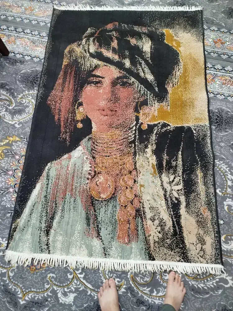 فرش کوچک طرح رخ و یک کناره|فرش|کرمانشاه, |دیوار