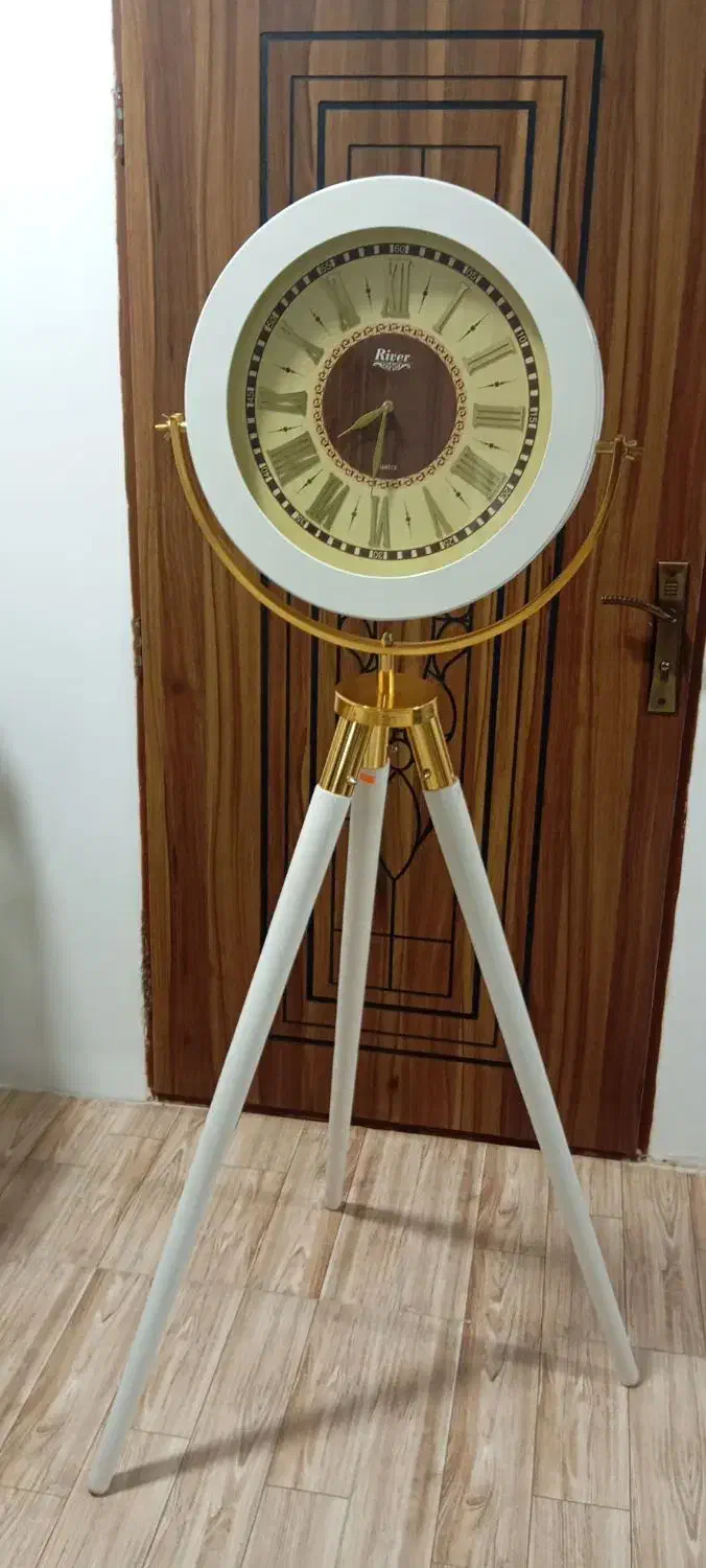 ساعت|ساعت دیواری و تزئینی|قم, چهل درخت‎|دیوار