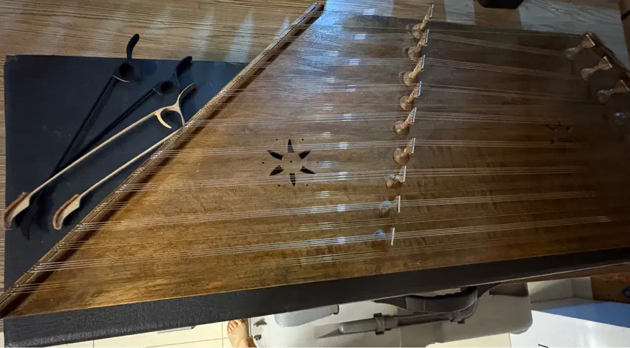 سنتور با چوب گردو|سازهای سنتی|اصفهان, بهارستان|دیوار