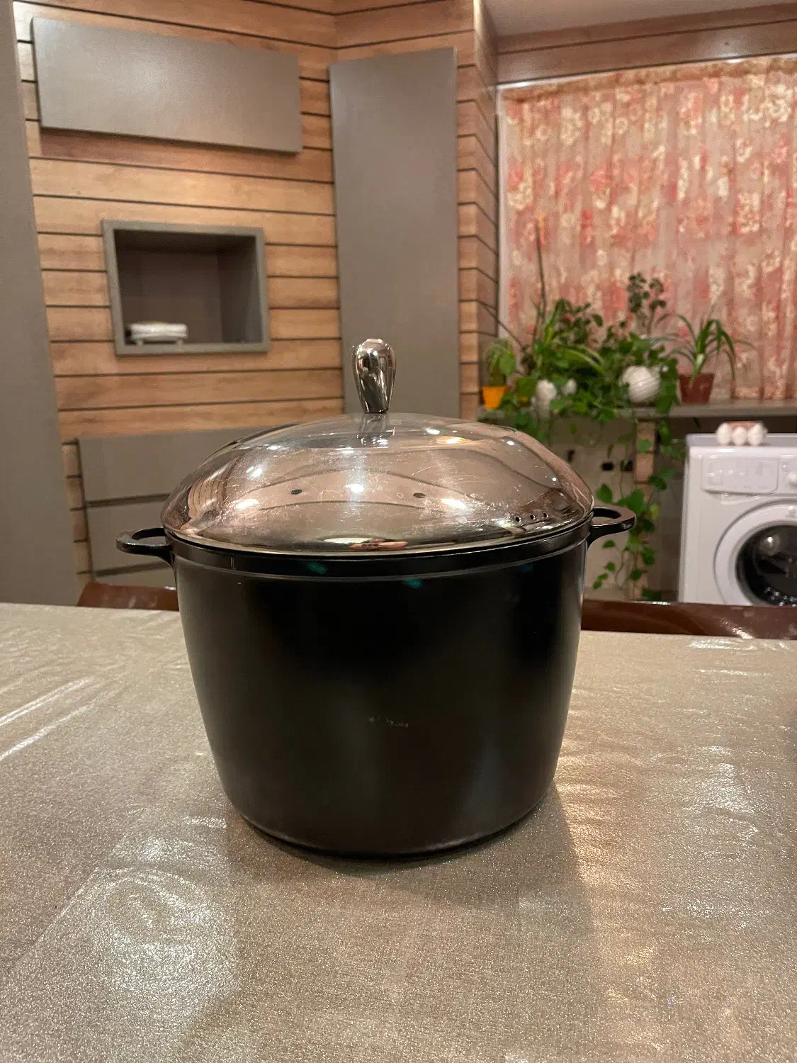 قابلمه بزرگ چدن|ظروف پخت‌وپز|کرمانشاه, |دیوار