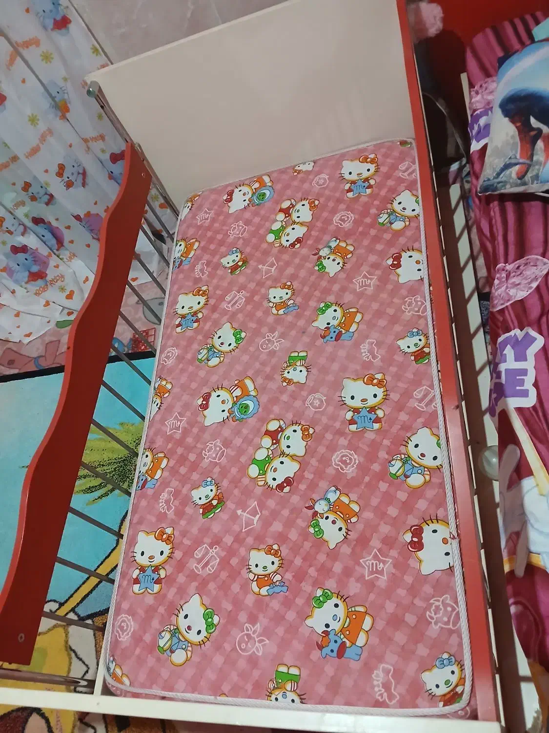 تخت نوزاد با تشک|تخت و صندلی بچه|سیرجان, |دیوار