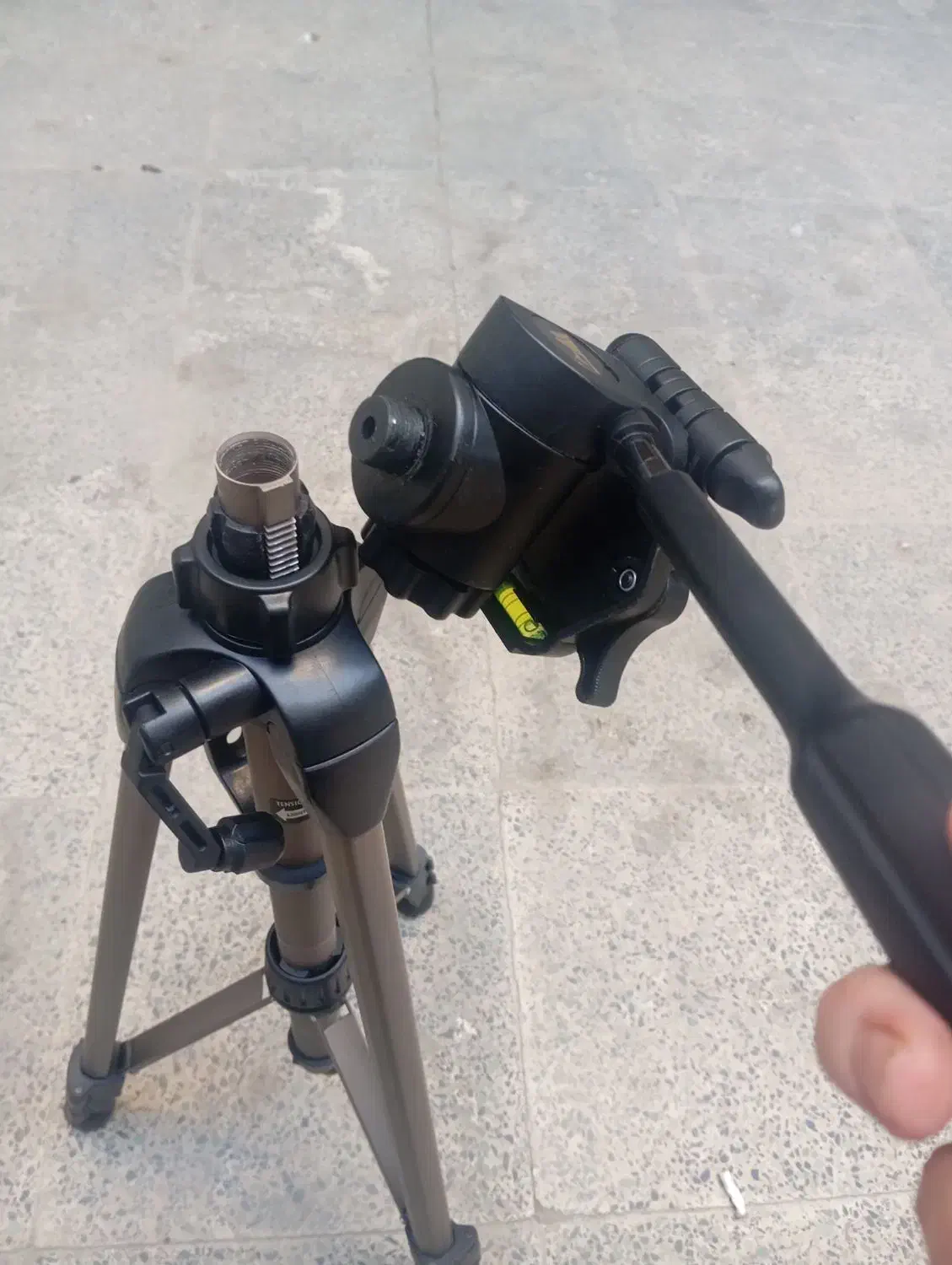 پایه ی دوربین|دوربین عکاسی و فیلم‌برداری|قدس, شهر‌قدس|دیوار