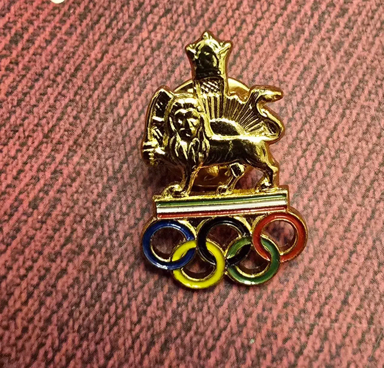 بج سینه قدیمی|کلکسیون اشیاء عتیقه|شیراز, سینما سعدی|دیوار