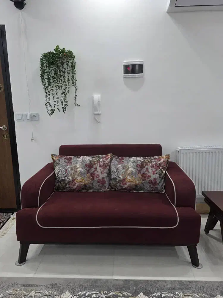 مبل ۷ نفره و عسلی|مبلمان خانگی و میز عسلی|شیراز, کوشک میدان|دیوار