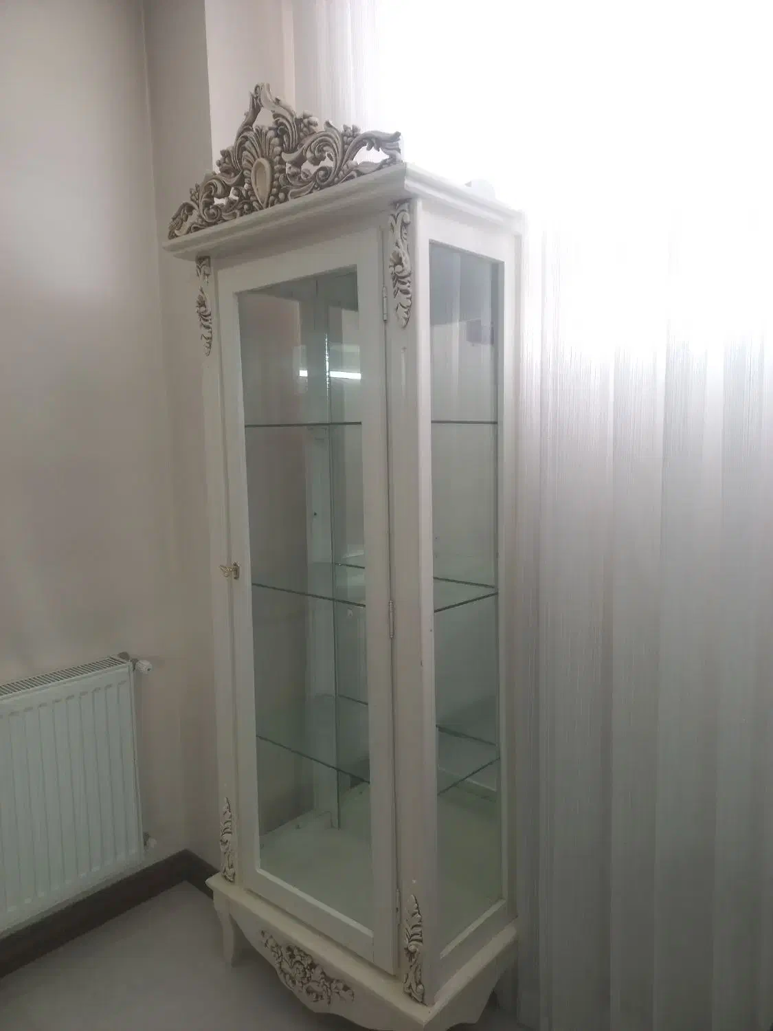 ویترین زیبا، نو و کم جا|بوفه، ویترین، کنسول|اصفهان, باغ دریاچه|دیوار