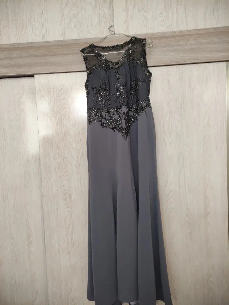 لباس مجلسی|لباس|اصفهان, سرچشمه|دیوار