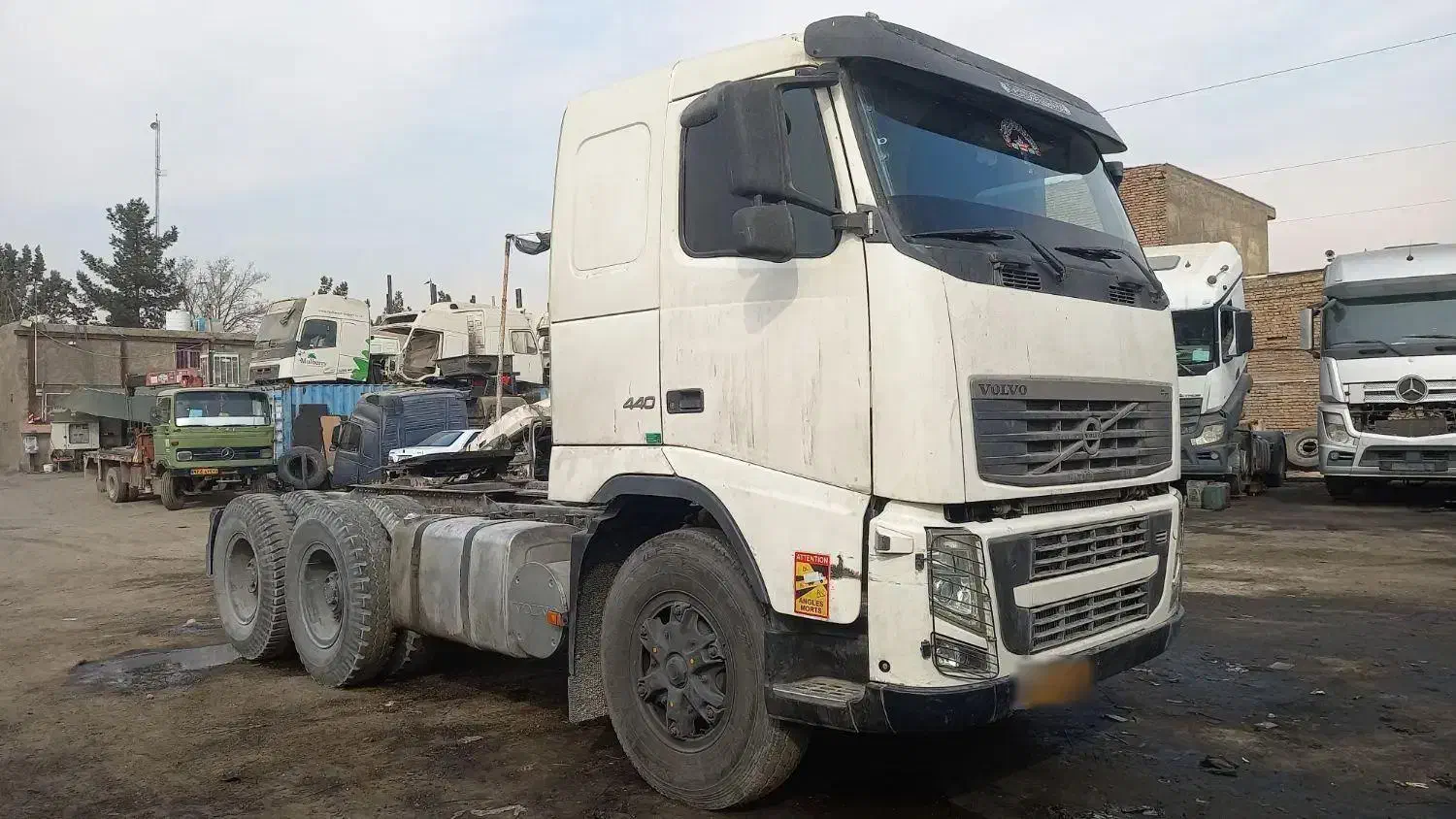 کامیون اف اچ|خودرو سنگین|برخوار, |دیوار