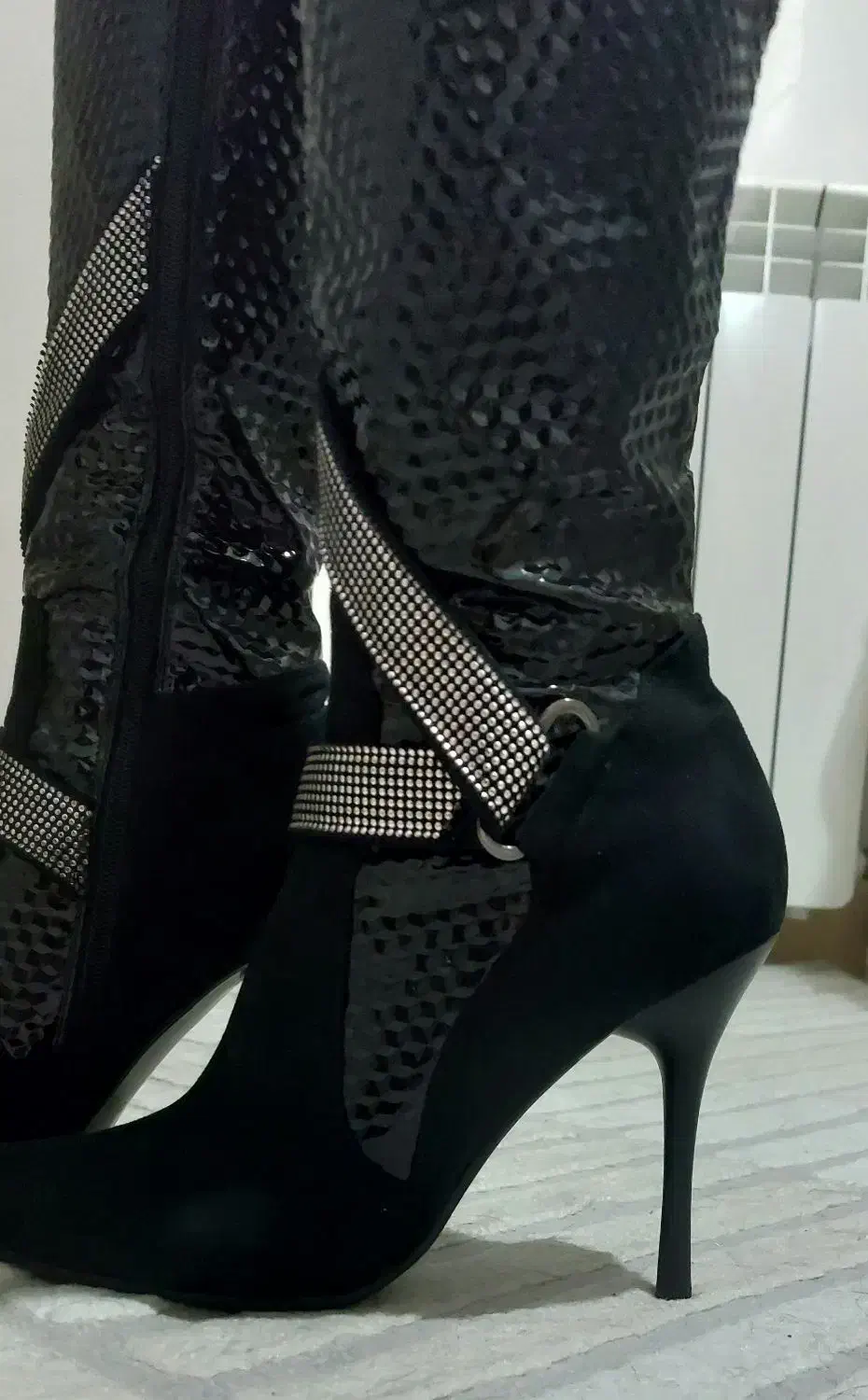 بوت چرم|کیف، کفش، کمربند|رشت, منظریه|دیوار