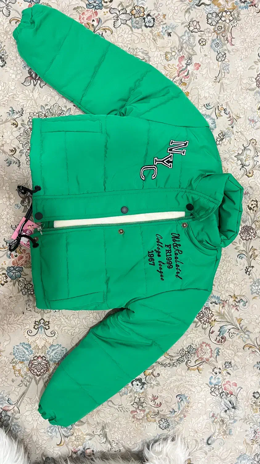 کاپشن|کفش و لباس بچه|دهدشت, |دیوار