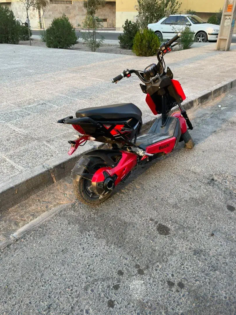 موتوربرقی دایچی|موتورسیکلت|پرند, فاز ۴|دیوار