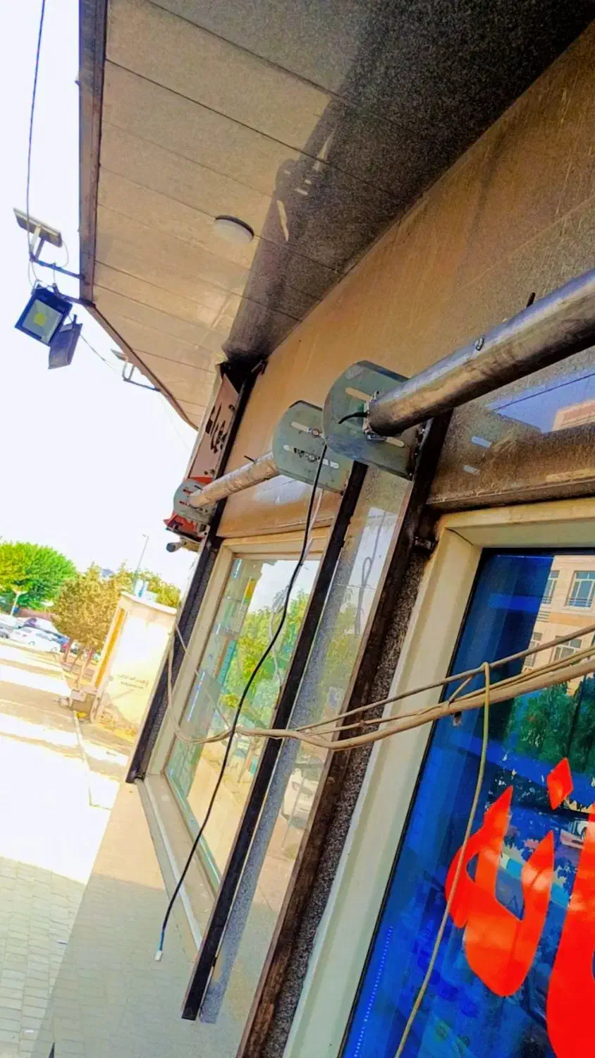 کرکره برقی. تعمیر و نصب عفت پناه|خدمات پیشه و مهارت|اسفراین, |دیوار