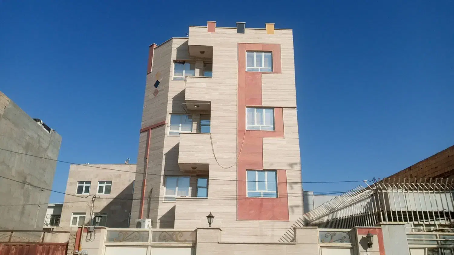 آپارتمان ۹۵ متری در ۲۸ متری امام ۳واحدی و موارد د|فروش آپارتمان|شاهرود, |دیوار