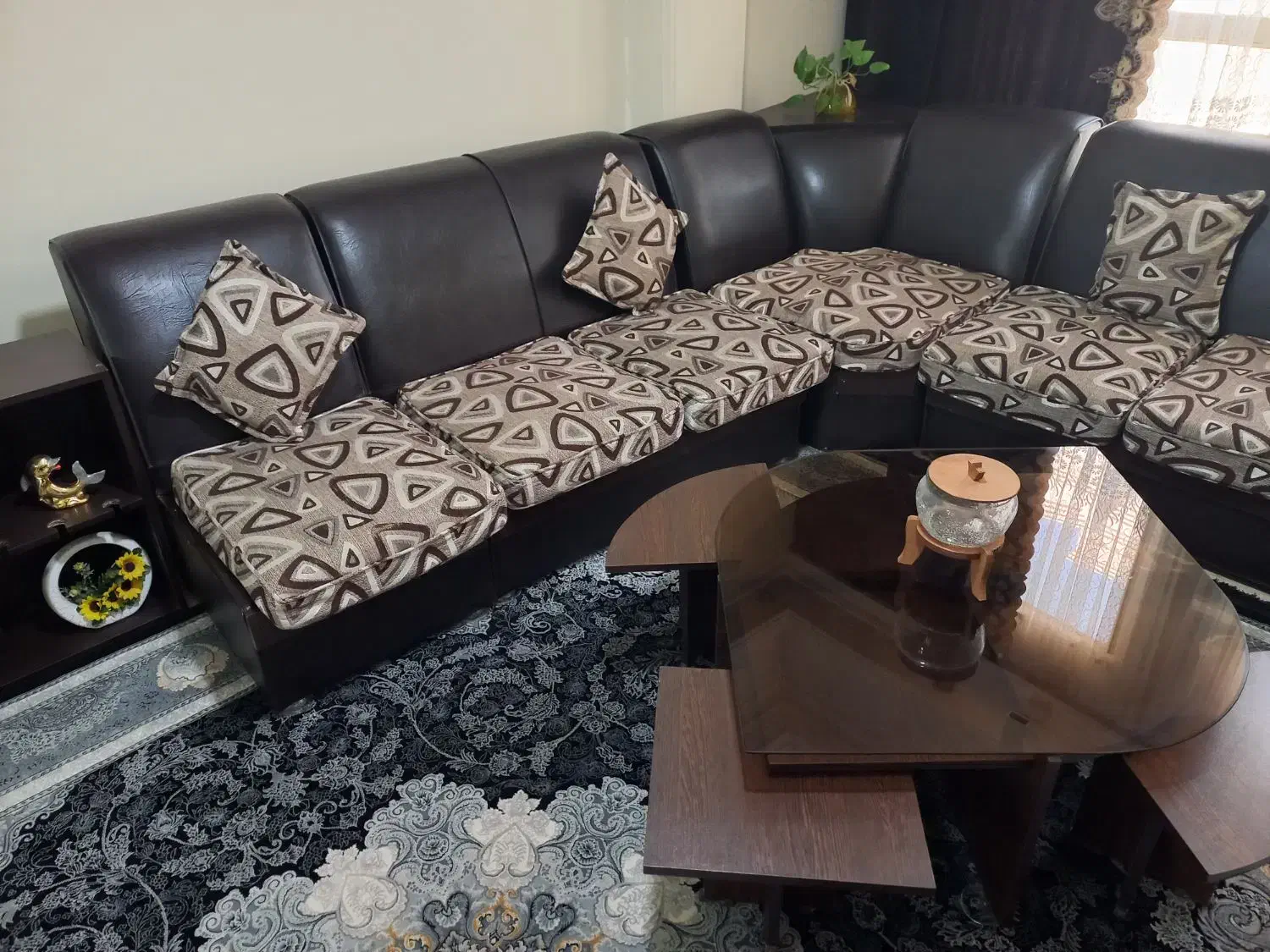 مبلمان ۷ نفره چرمی ،ناهارخوری ۶ نفره چوب و شیشه|مبلمان خانگی و میز عسلی|ساوه, |دیوار