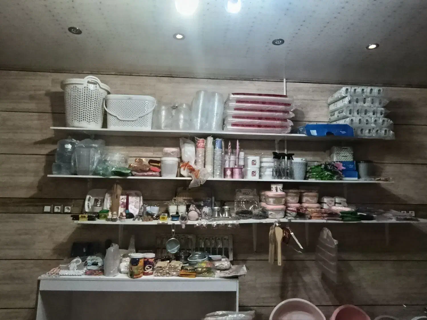 وسایل یکبارمصرف به فروش میرود|ظروف نگهدارنده، پلاستیکی، یکبارمصرف|مرودشت, بیست متری بیمارستان|دیوار