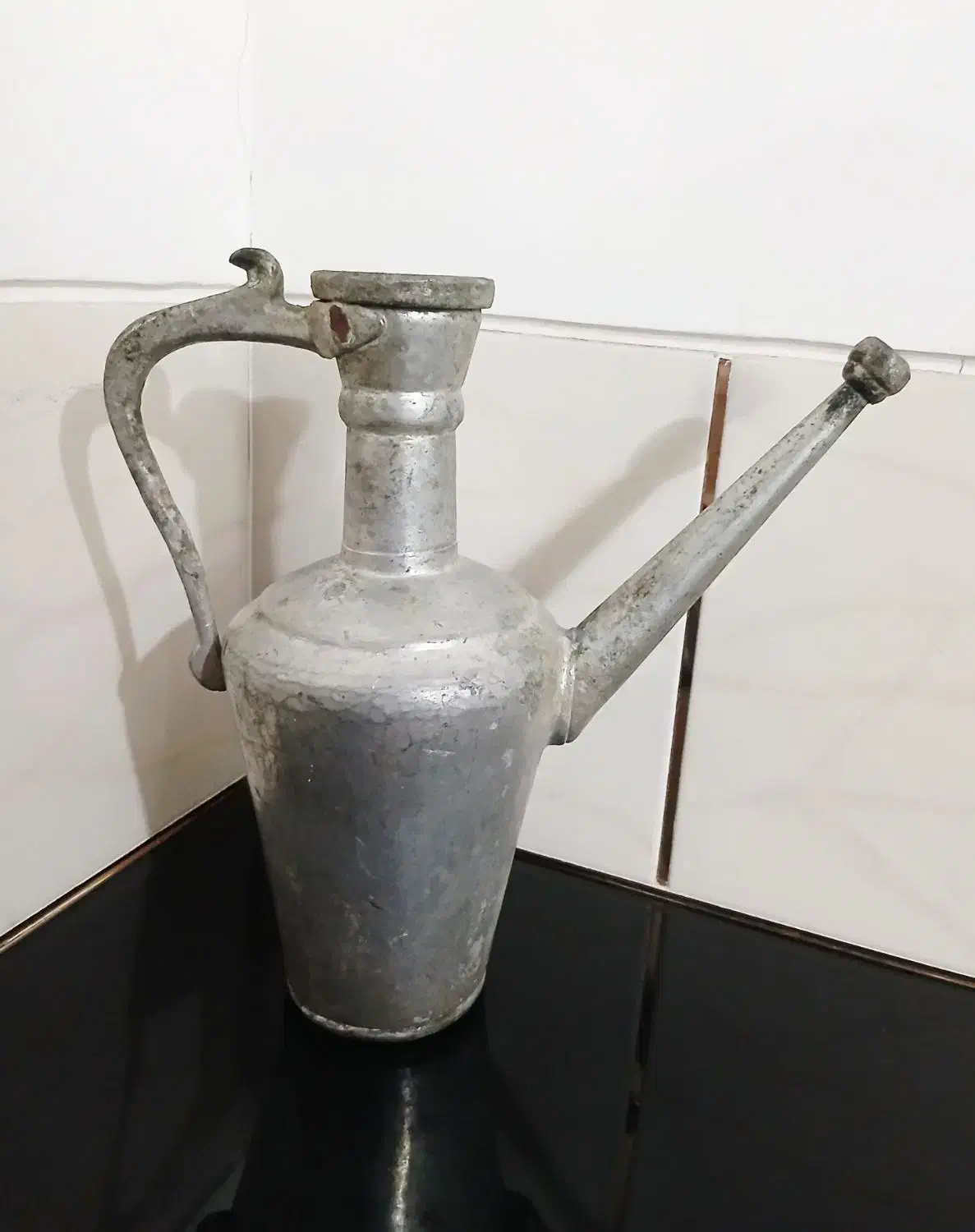 آفتابه مسی|کلکسیون اشیاء عتیقه|شیراز, منطقه هوایی شهید دوران|دیوار