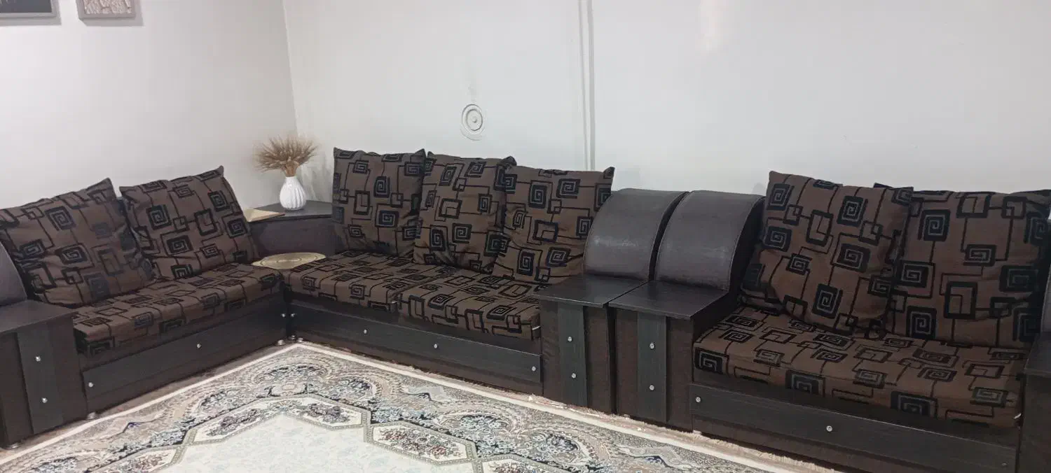 مبل محکم بدون زدگی یا خرابی|مبلمان خانگی و میز عسلی|دوگنبدان, |دیوار